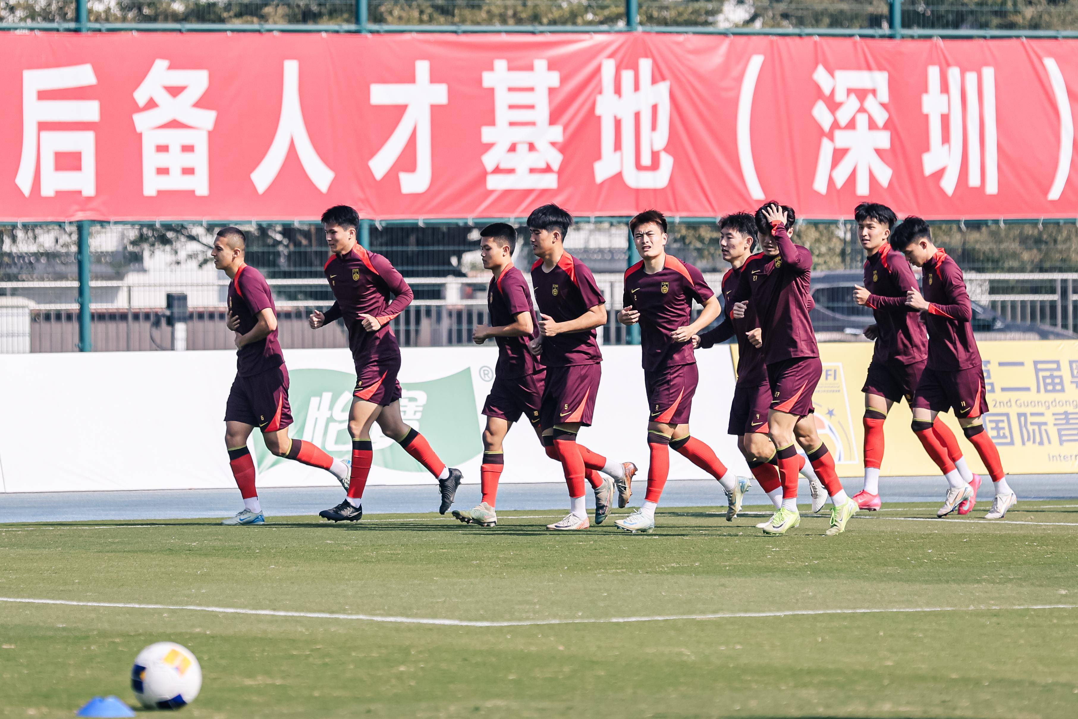 包含中国足球青训大幅提升建设更多优质训练基地的词条
